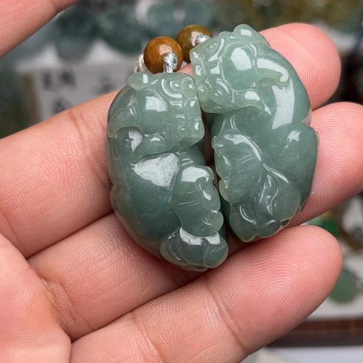 用***9颈饰未镶嵌翡翠貔貅