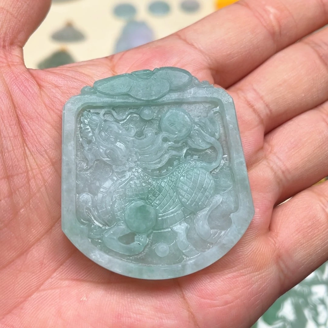 定制翡翠未镶嵌天然翡翠麒麟吊坠