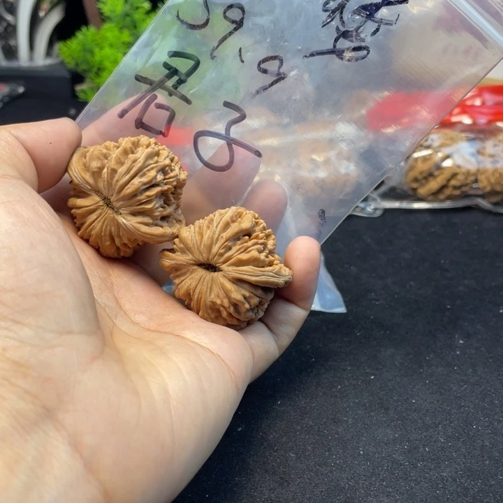 文玩核桃把件君****n四座楼