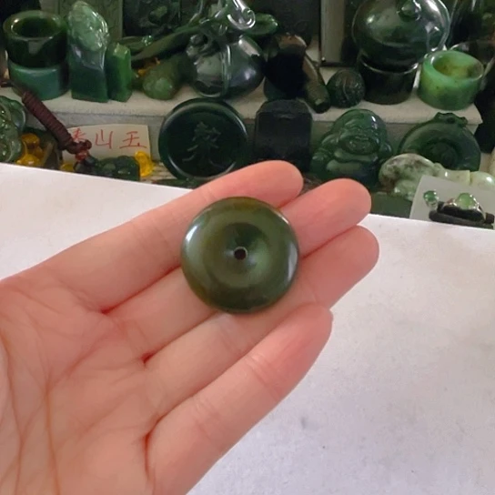 蛇纹石玉颈饰未镶嵌普**孩