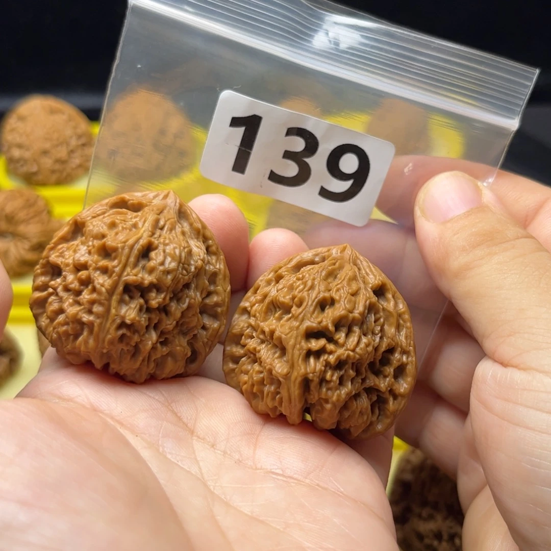 文玩核桃吊坠年*三角将微修3.9