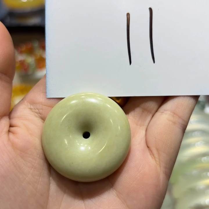 未镶嵌岫玉手镯天然