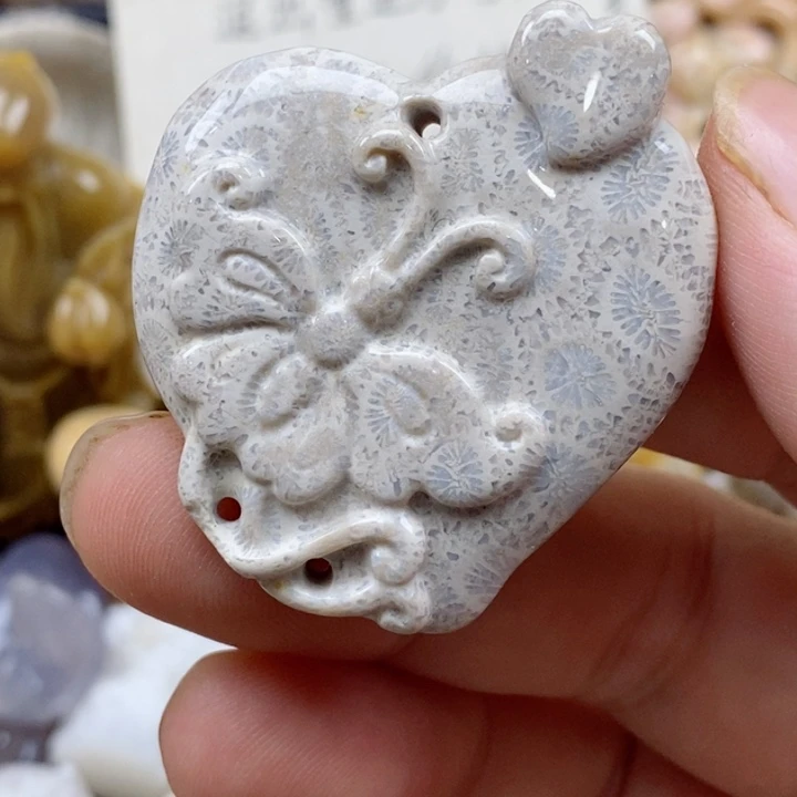 颈饰未镶嵌硅化珊瑚（珊瑚玉）