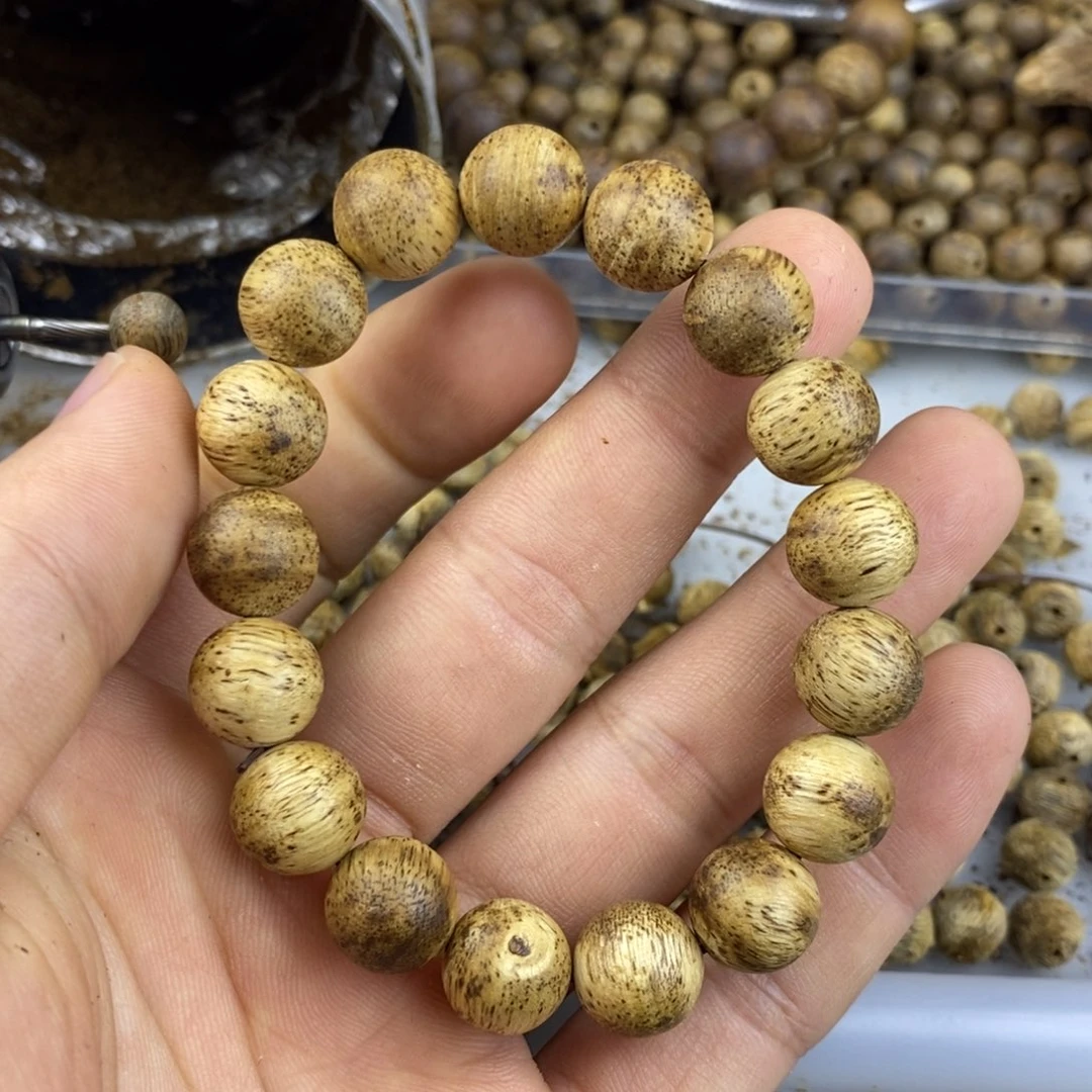 W***J沉香碎屑沉香天然野国香板头11mm单圈