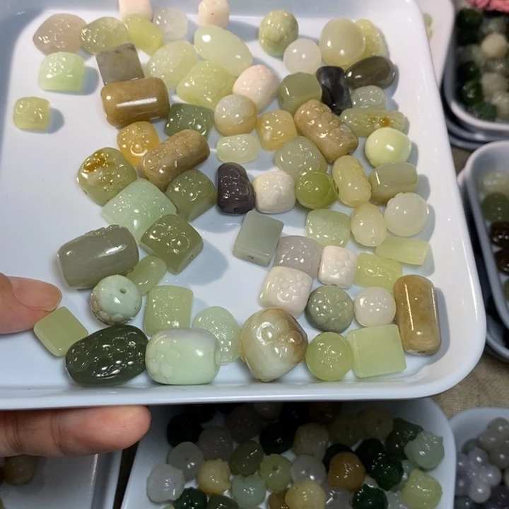 和田玉未镶嵌手链微瑕发二