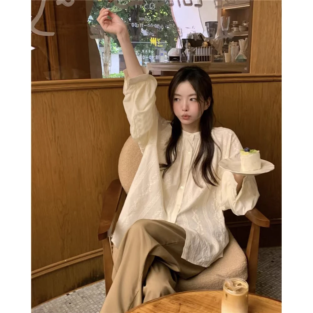 法式复古温柔设计感蕾丝刺绣衬衣女春季宽松气质别致长袖衬衫上衣