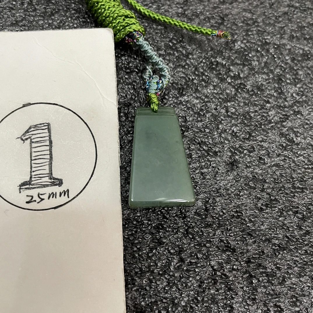 冰油青无事牌翡翠挂坠