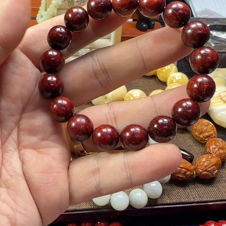 翡翠颈饰未镶嵌欢**菲