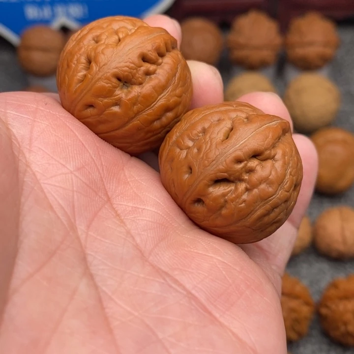 文玩核桃把件至尊虎头