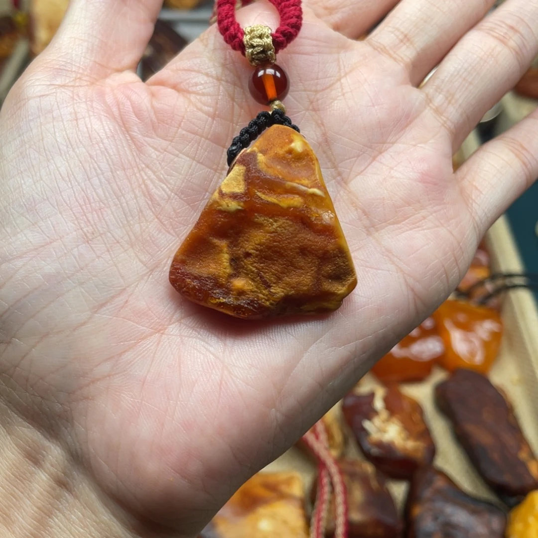 未镶嵌琥珀珠宝奇石