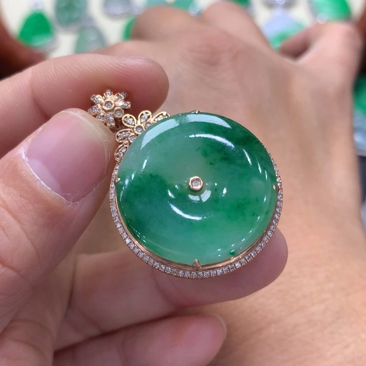 翡翠吊坠(不含链)18K金镶嵌