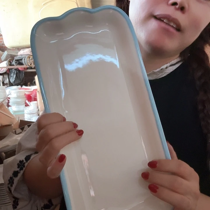 35厘米蓝色边的长盘微瑕