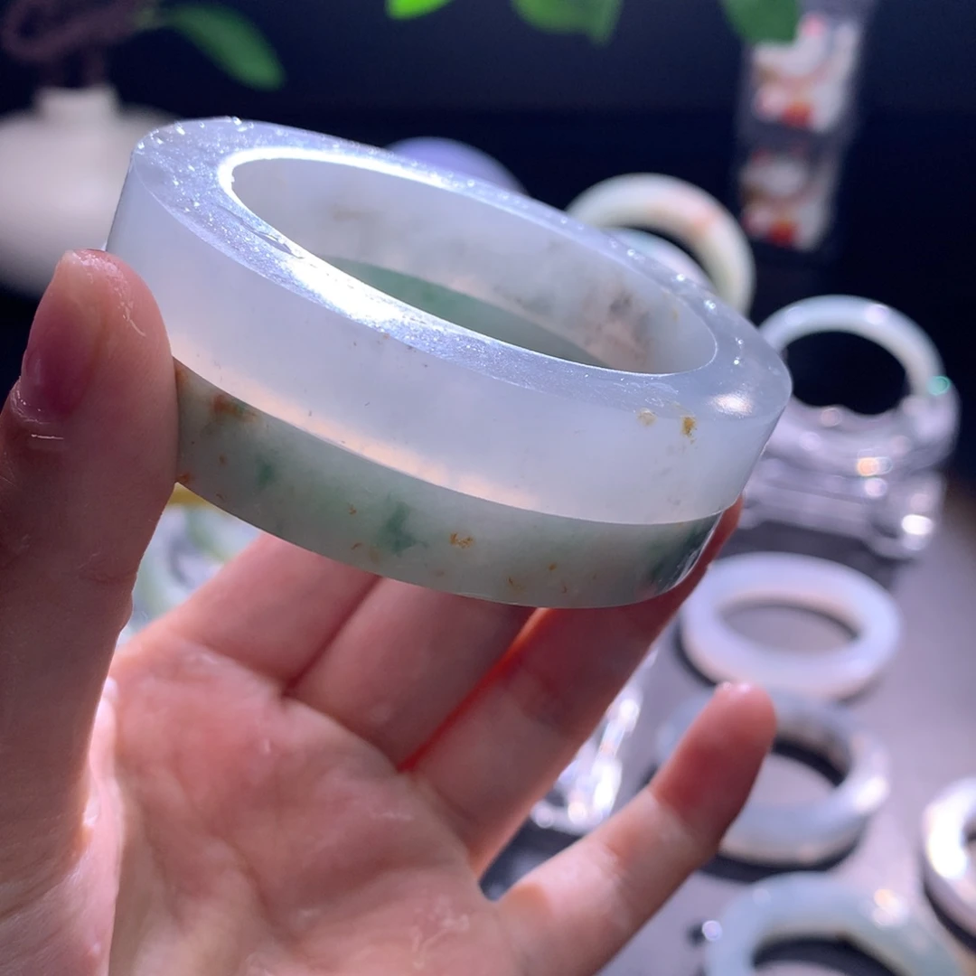 未镶嵌翡翠手镯定制翡翠