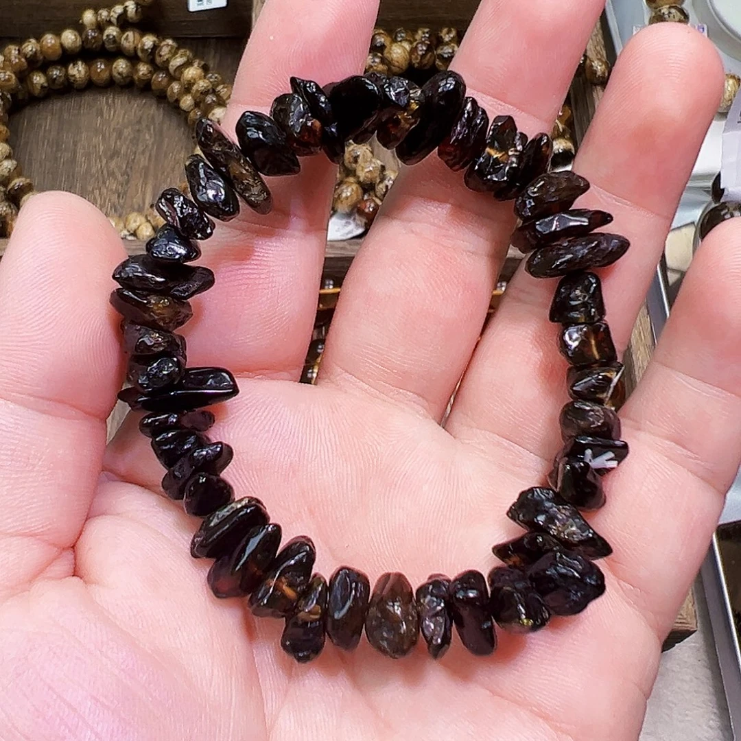 琥珀未镶嵌颈饰抚顺