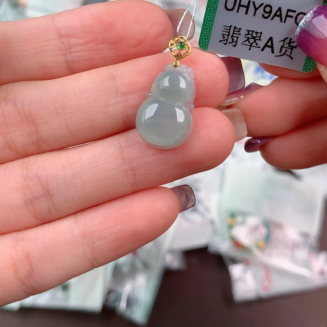 翡翠挂件18K金镶嵌