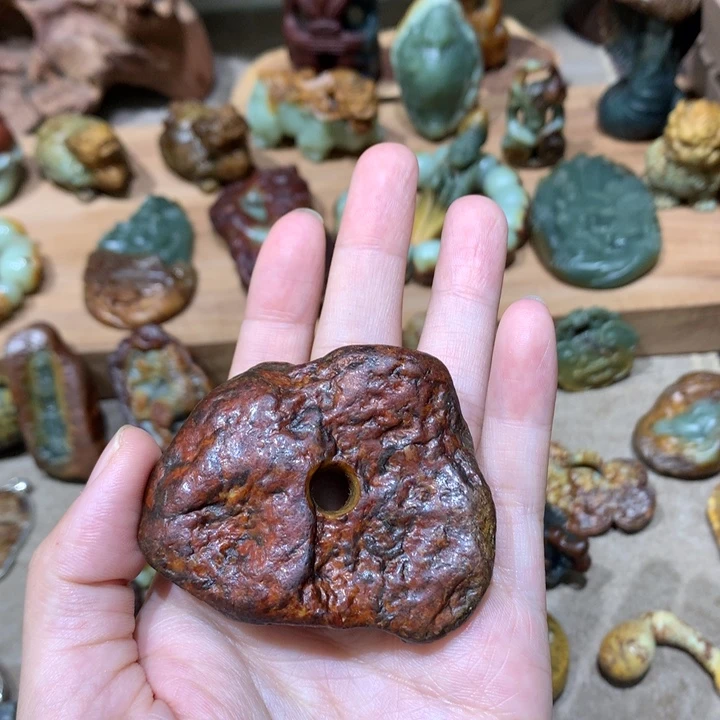 未镶嵌岫岩河磨玉（透闪石质玉）挂件