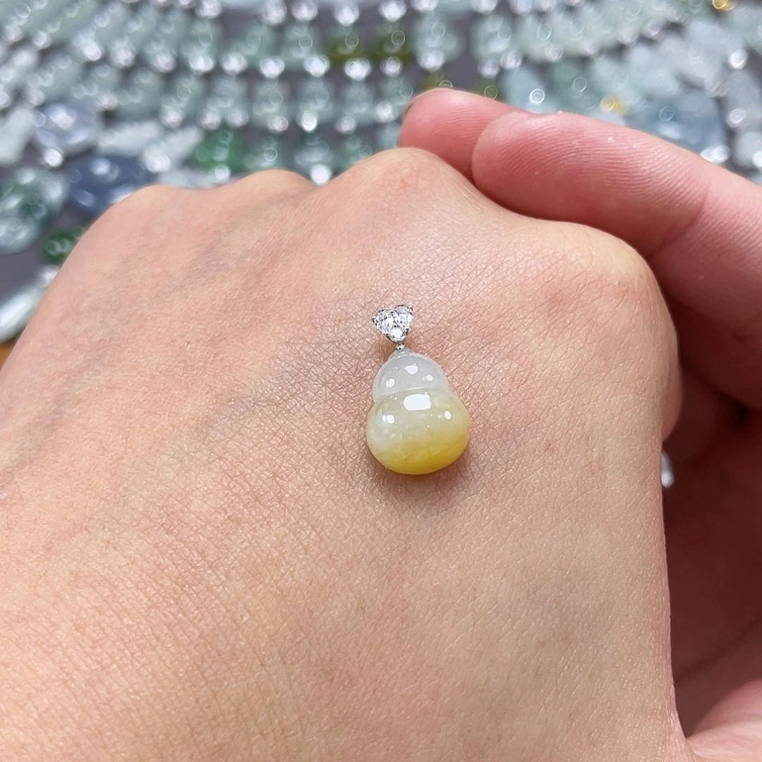 翡翠18K金镶嵌颈饰