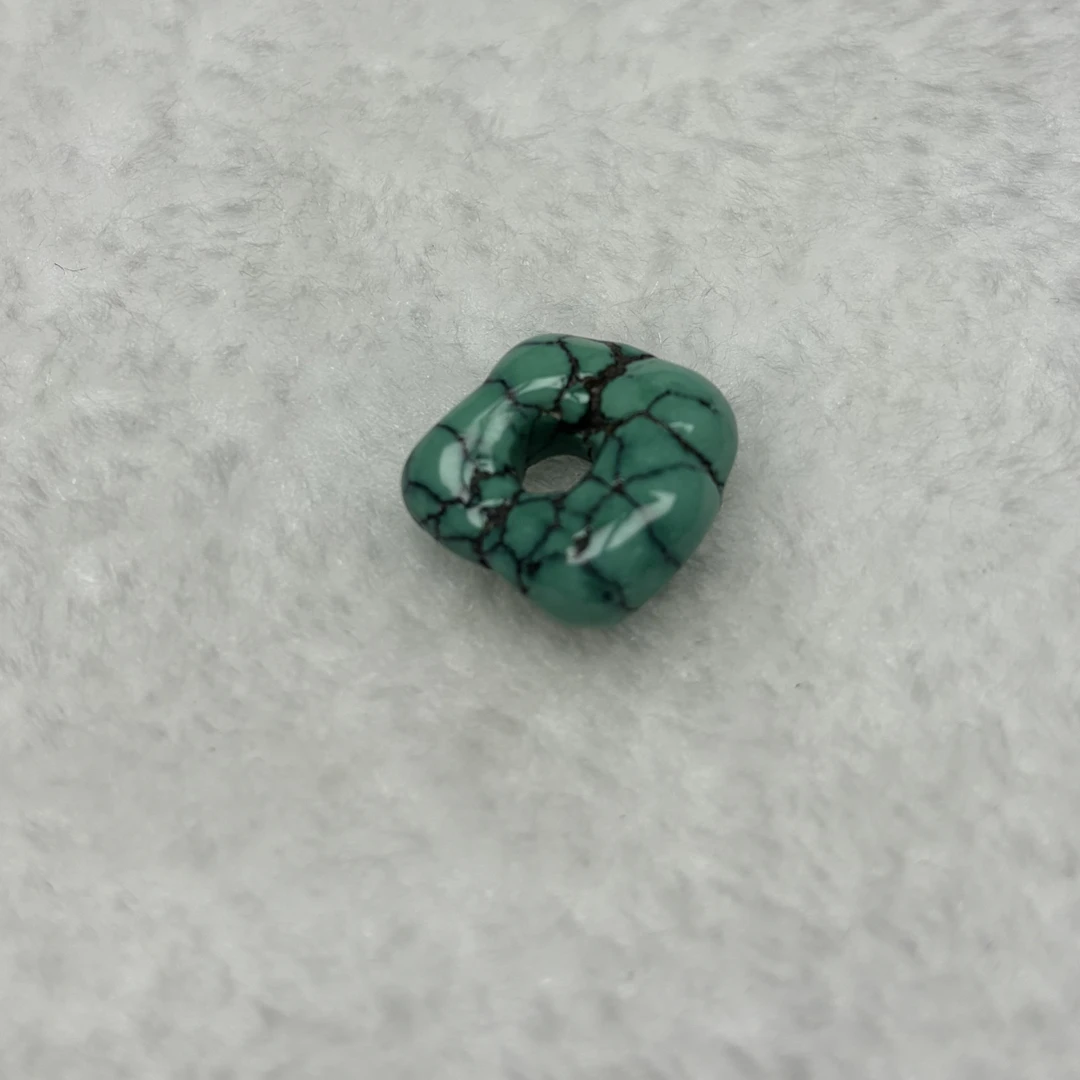 湖北十堰原矿绿松石水草纹藏扣尺寸16x15x5.8mm