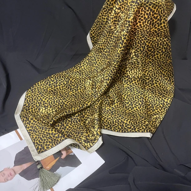 YJ2025早春新款精致女人真丝方巾70*70