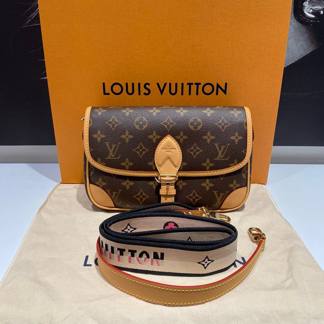 全新未使用 LouisVuitton/路易威登 lv法棍 信封一样的包型7672