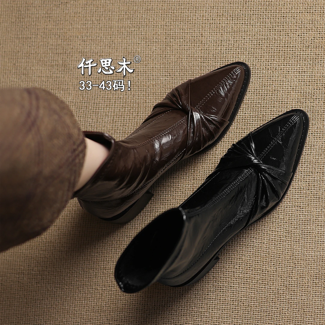 尖头短靴女款棕色靴子2025新款大码女鞋41到43胖脚宽中跟40粗跟42