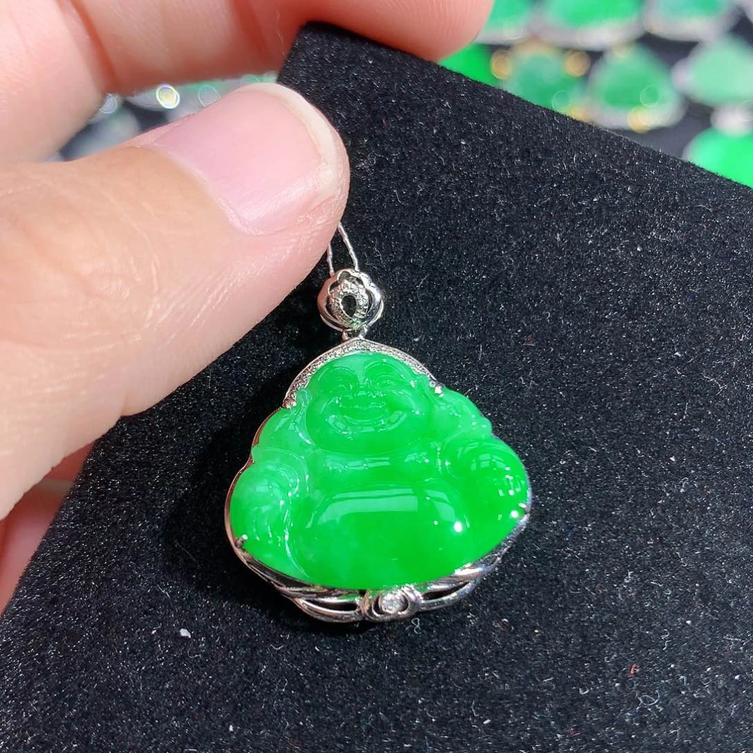 颈饰18K金镶嵌翡翠