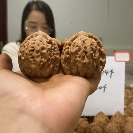 吊坠文玩核桃43金公子有水尖