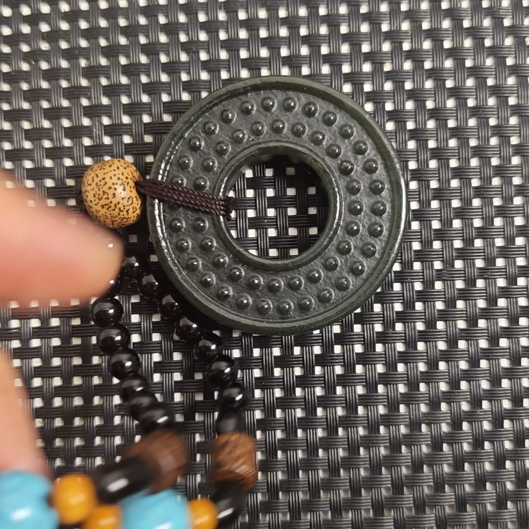 和田玉未镶嵌把件