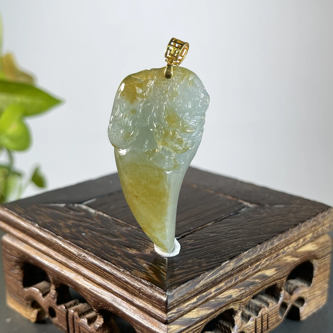 JYA05-164   天然缅甸A货翡翠  18K扣头龙牙