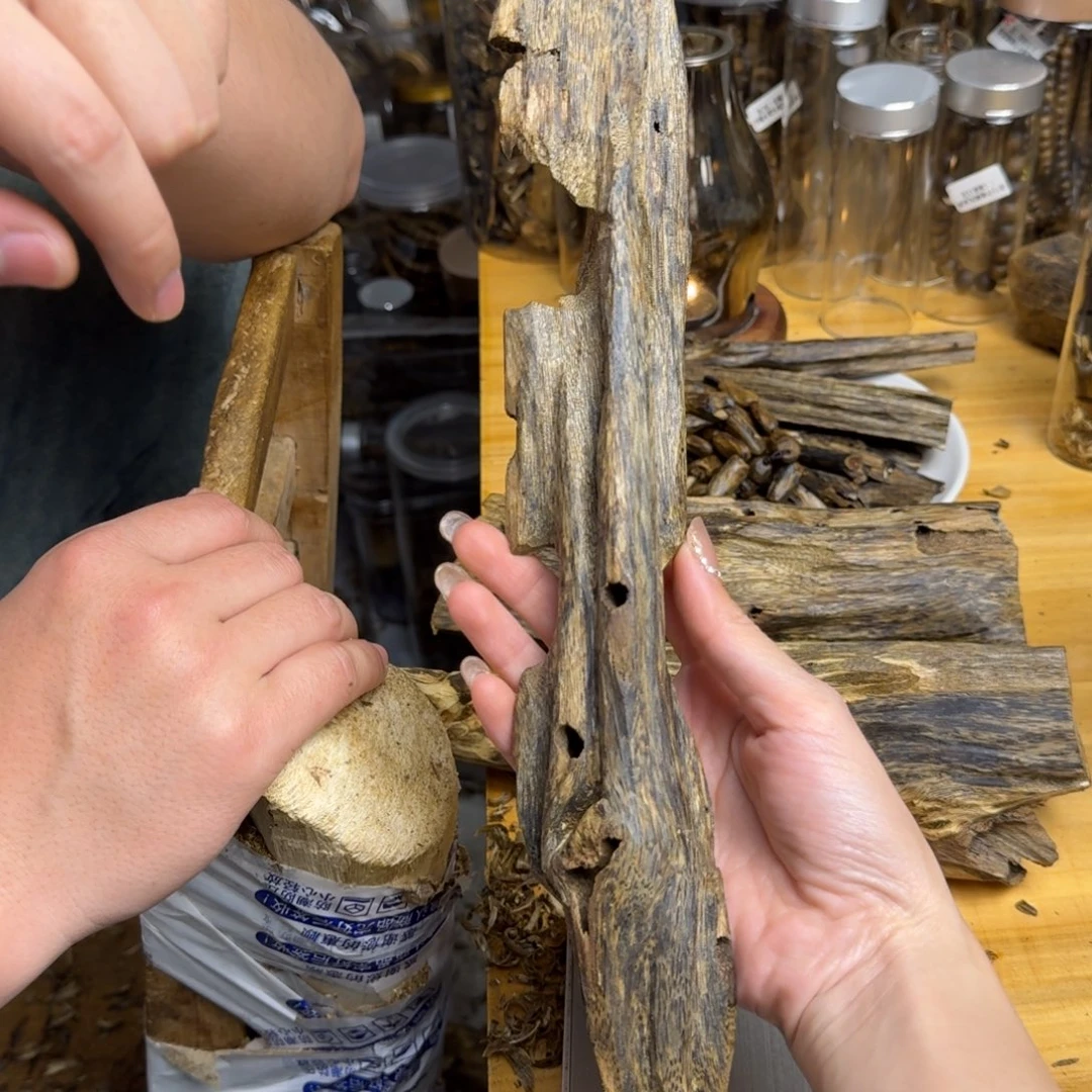 沉香手把件陆河品种块料117克