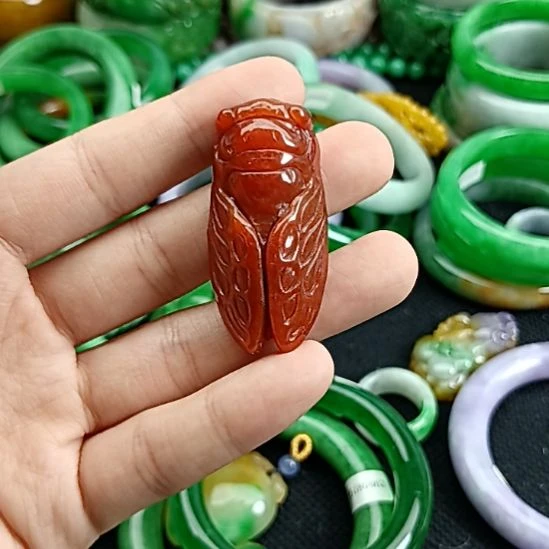 翡翠挂件未镶嵌翡翠