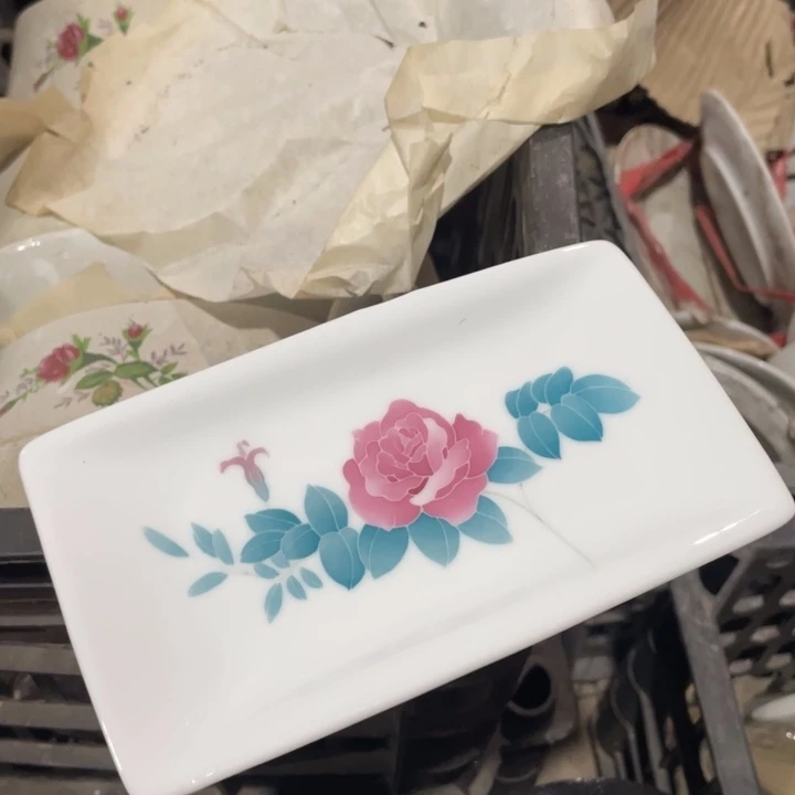 其他盘子碗砂锅都有