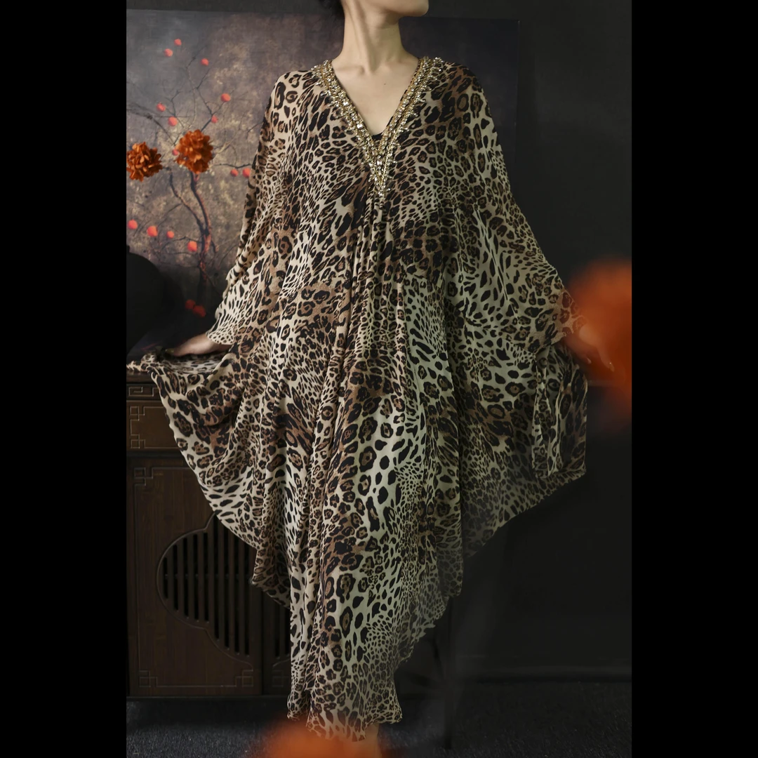 【慵懒之原野】XM轻奢时尚百搭高级感中东风V领钉珠豹纹女士连衣裙