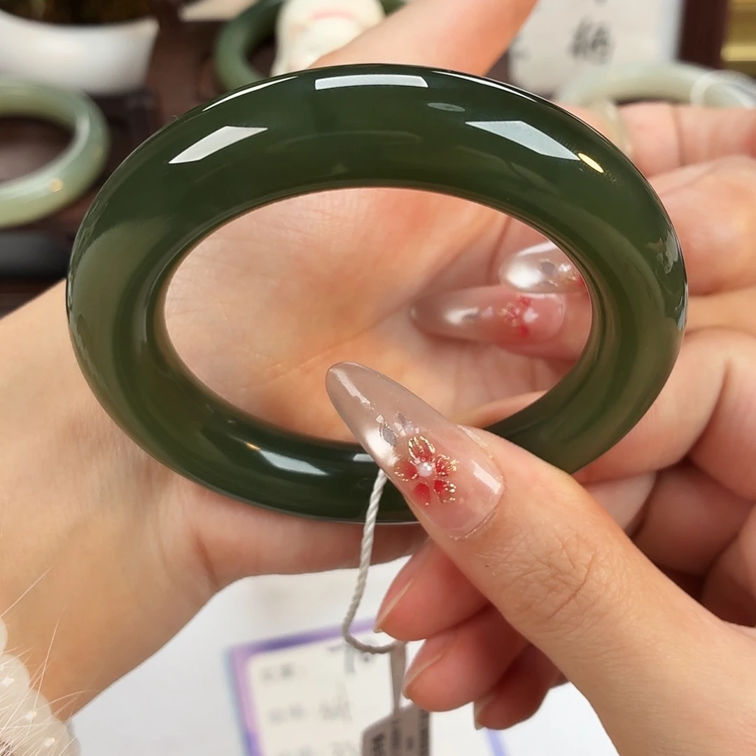 和田玉未镶嵌手镯