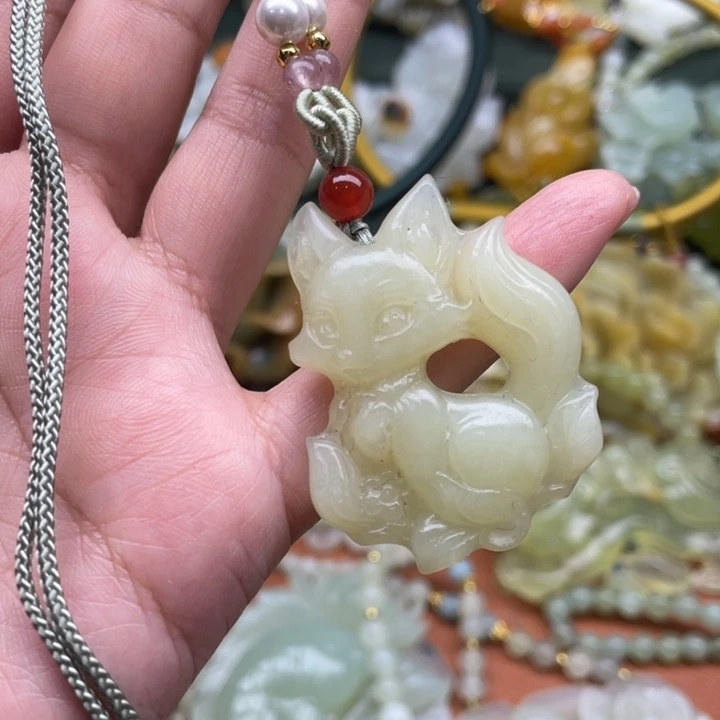 蛇纹石玉吊坠合金