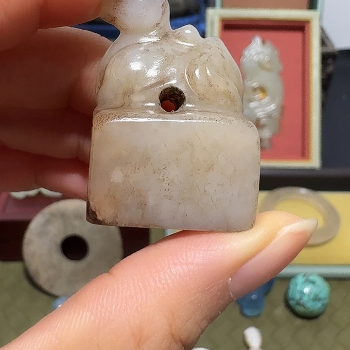 用***0和田玉未镶嵌颈饰