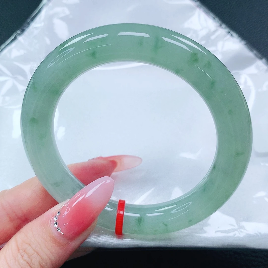 翡翠手镯未镶嵌54圈