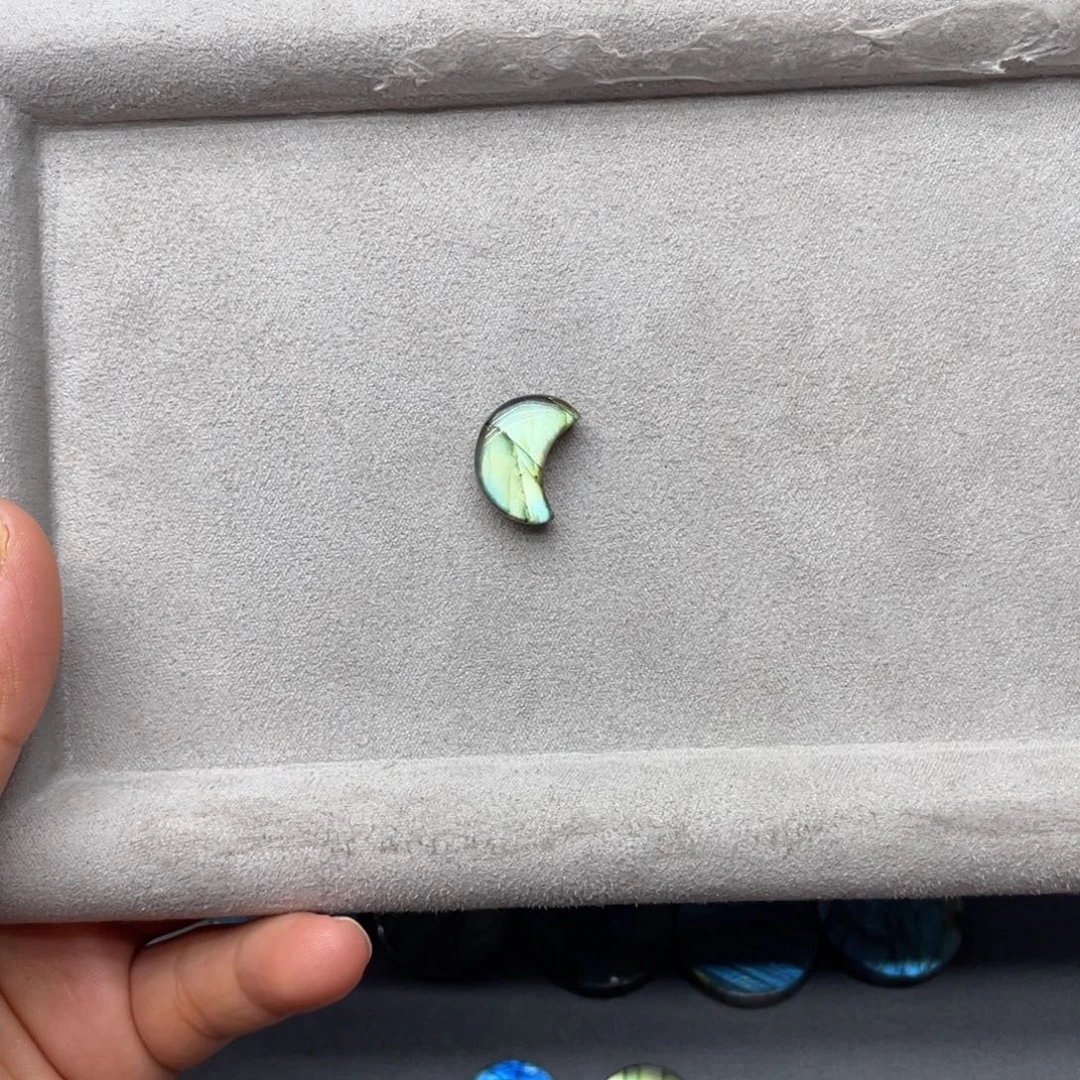 E***）颈饰银S925镶嵌长石