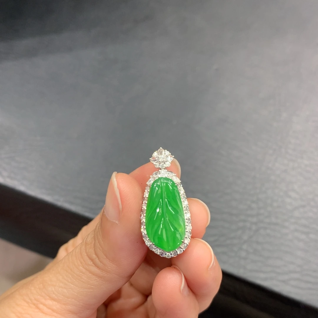 吊坠(不含链)18K金镶嵌翡翠