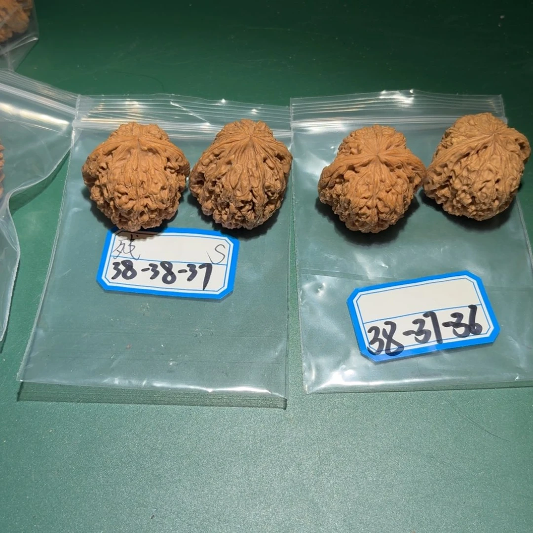 文玩核桃吊坠南疆49