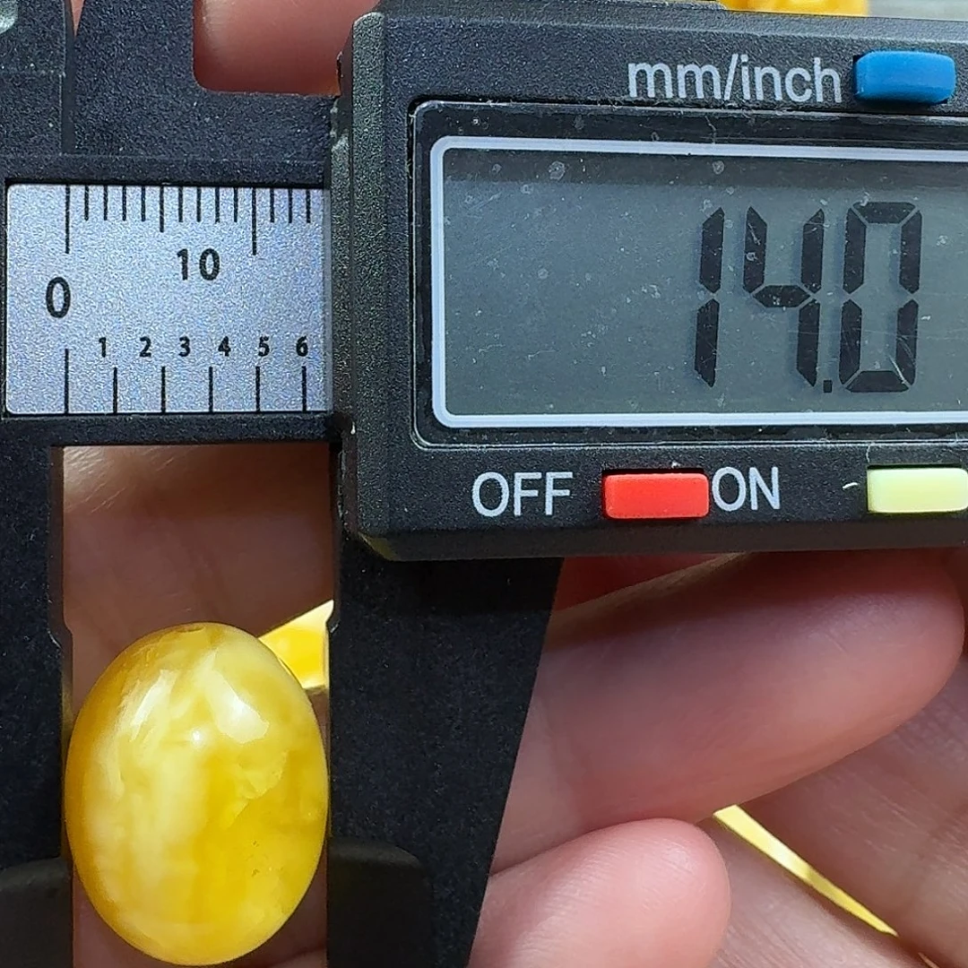 蜜蜡未镶嵌裸石22杂