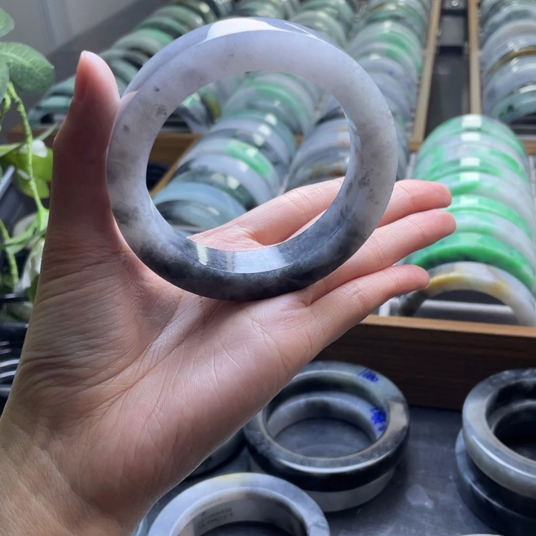 定制翡翠未镶嵌翡翠手镯