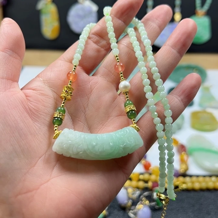 颈饰未镶嵌翡翠吊坠