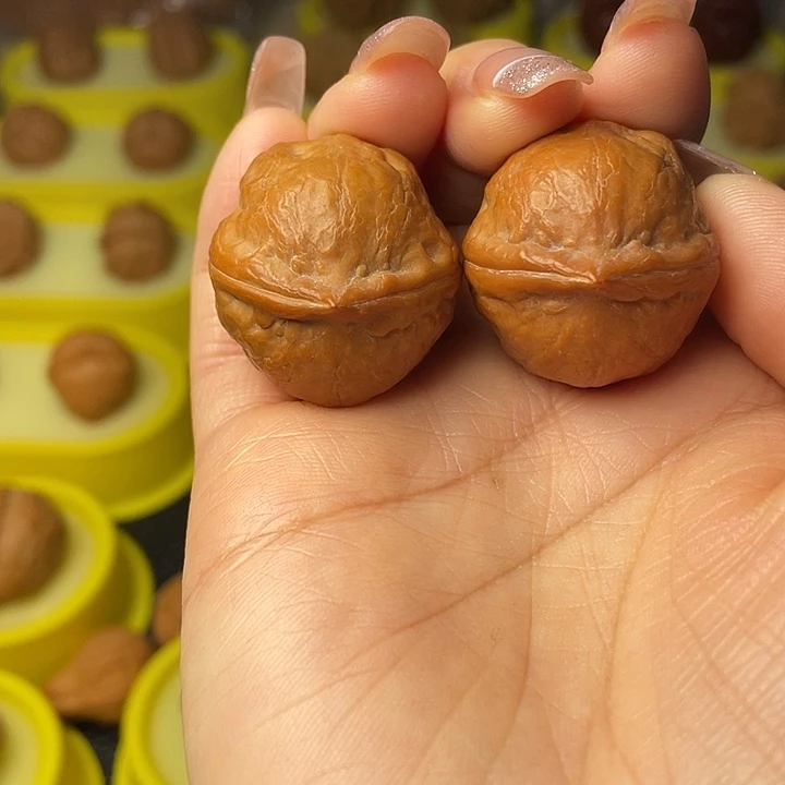 文玩核桃吊坠赤面僧