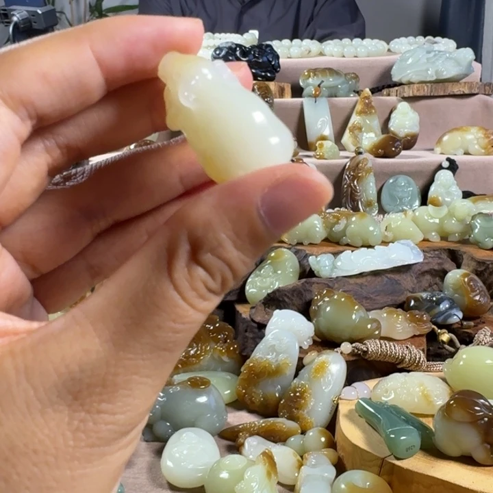 和田玉（糖玉）未镶嵌颈饰