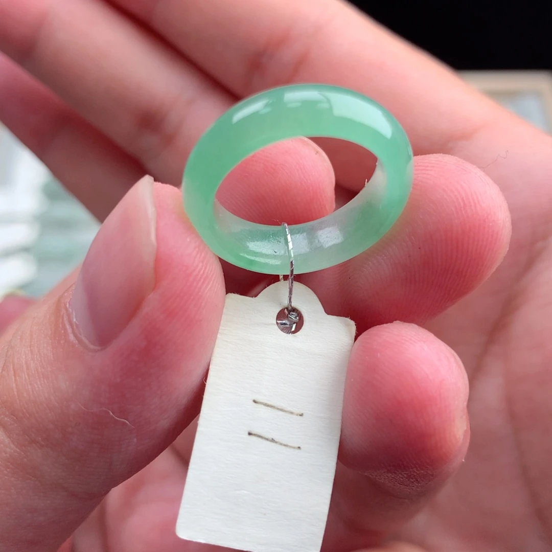 翡翠戒指未镶嵌好**猫天然