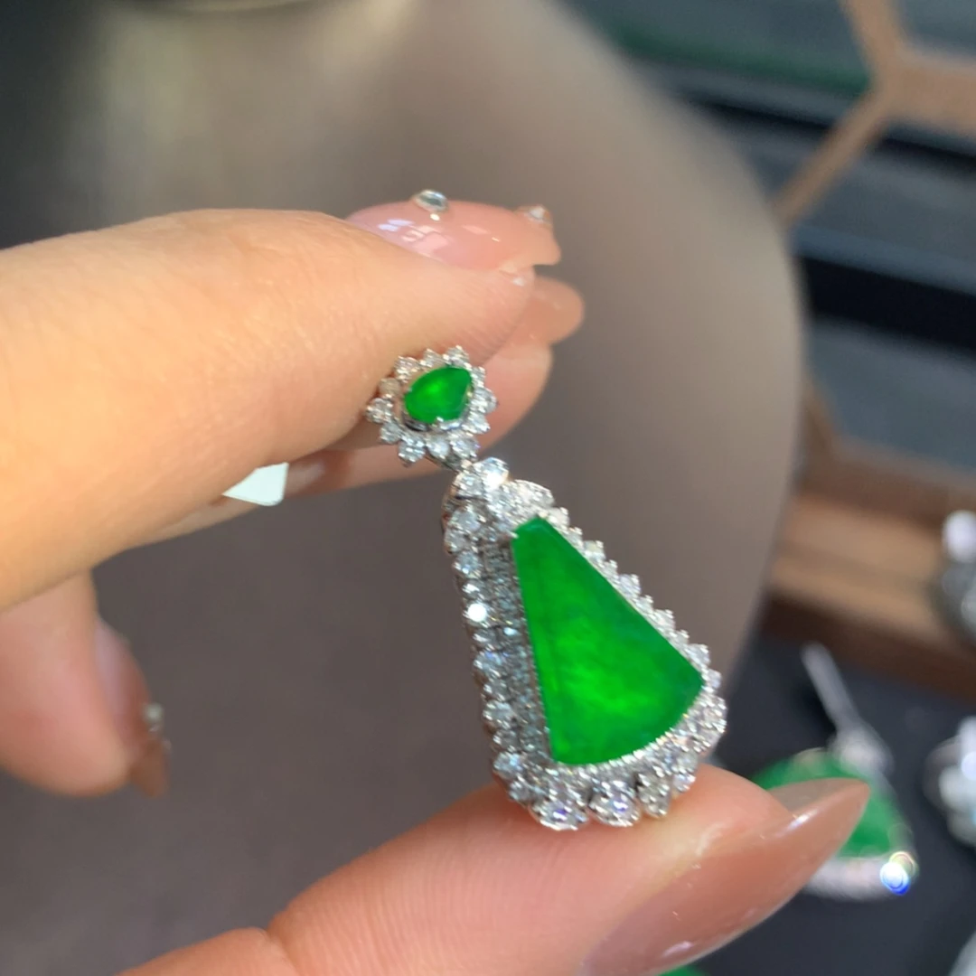 【闪购商品】翡翠吊坠(不含链)18K金镶嵌