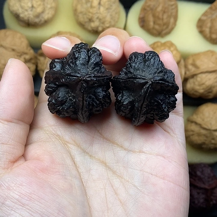 吊坠桃核、**人金蝉塔