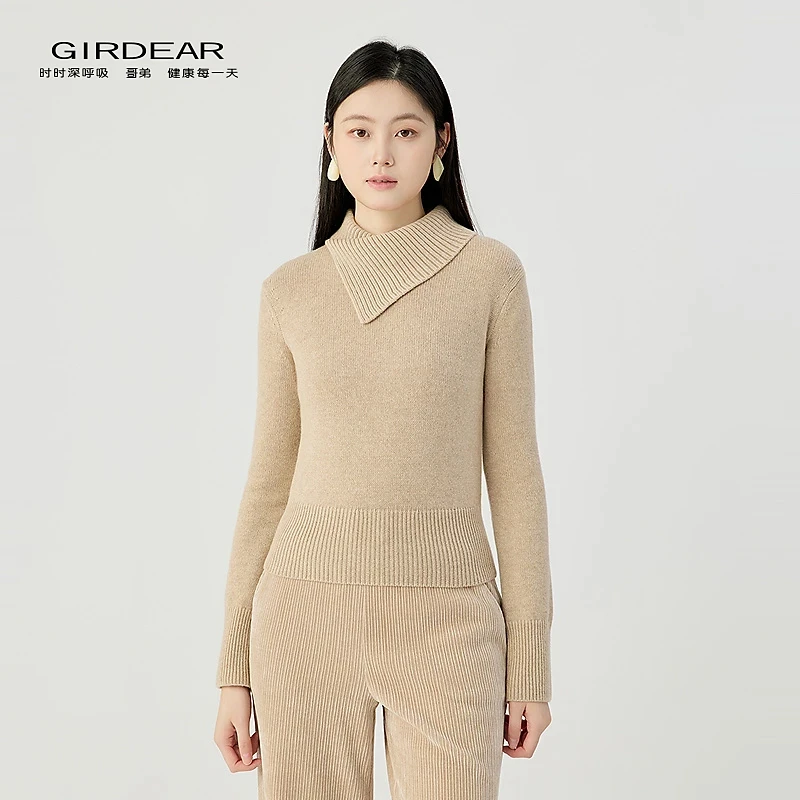GIRDEAR/哥弟秋冬新款气质百搭翻领围巾设计套头羊绒针织衫138093