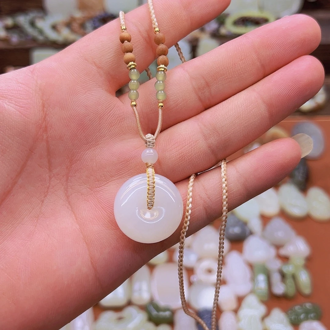 和田玉未镶嵌吊坠(赠链)